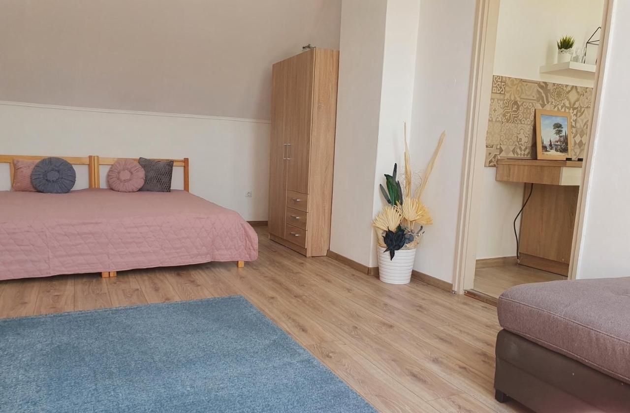 Pinkoczi Apartmanhaz Appartement Balatonalmádi Buitenkant foto