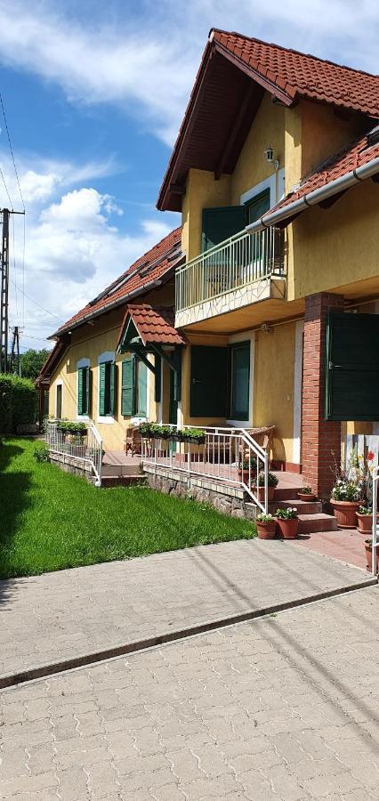 Pinkoczi Apartmanhaz Appartement Balatonalmádi Buitenkant foto