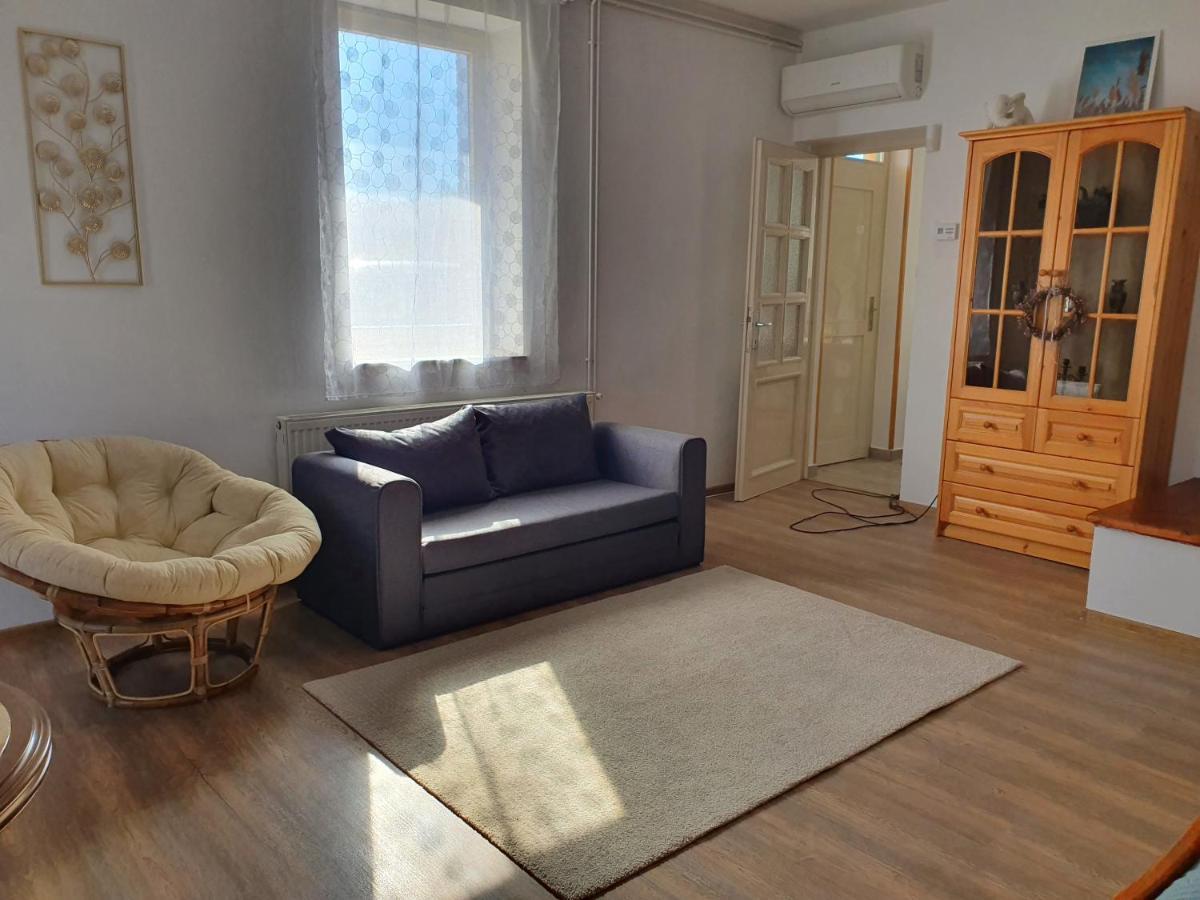 Pinkoczi Apartmanhaz Appartement Balatonalmádi Buitenkant foto